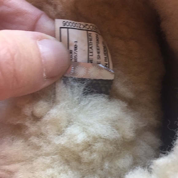 UGGS - Picture 4 of 8